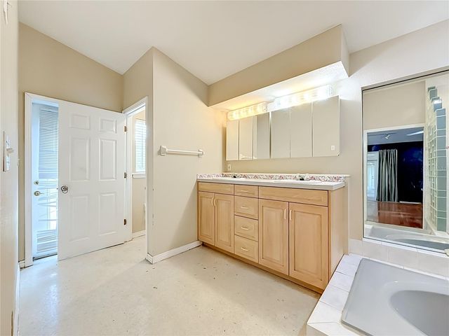 1003 W OUTBOUND PLACE, Tampa, FL 33612