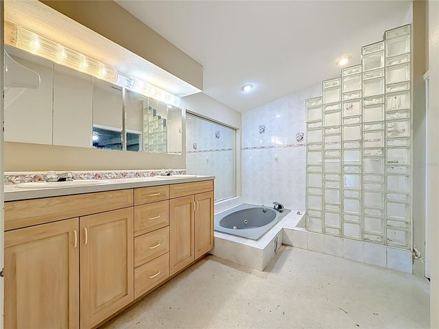 1003 W OUTBOUND PLACE, Tampa, FL 33612