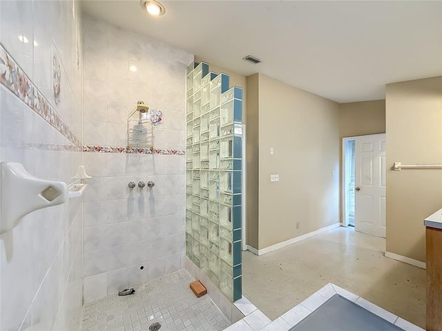1003 W OUTBOUND PLACE, Tampa, FL 33612