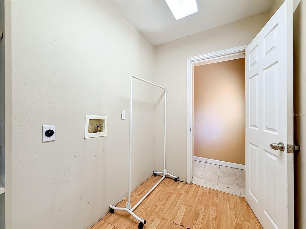 Image 45 of property listing at 1003 W OUTBOUND PLACE, Tampa, FL 33612