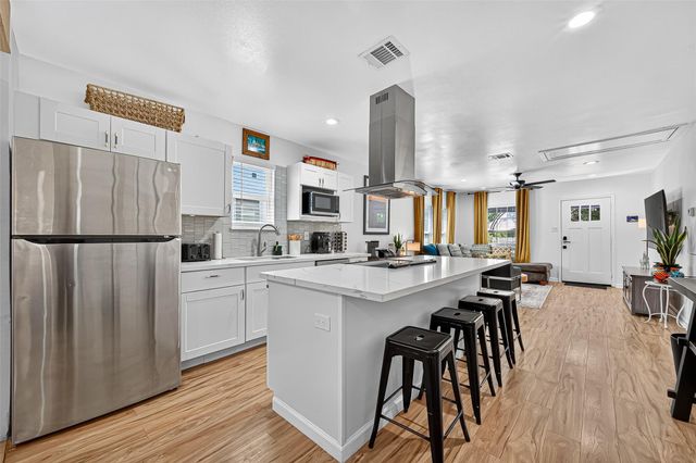 1602 Luzon Street, Houston, TX 77009