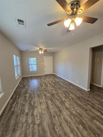 511 S Roosevelt Avenue, Cleveland, TX 77327