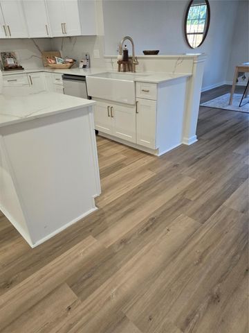 511 S Roosevelt Avenue, Cleveland, TX 77327