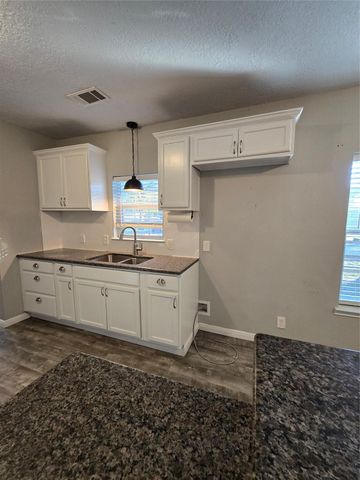 511 S Roosevelt Avenue, Cleveland, TX 77327