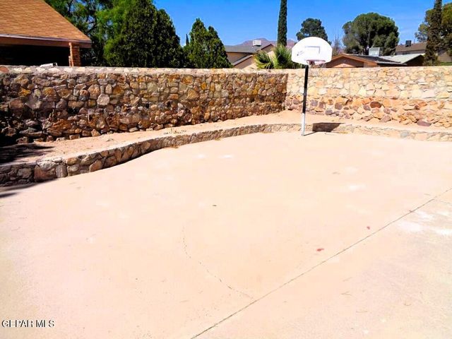 8520 Saratoga Drive, El Paso, TX 79912