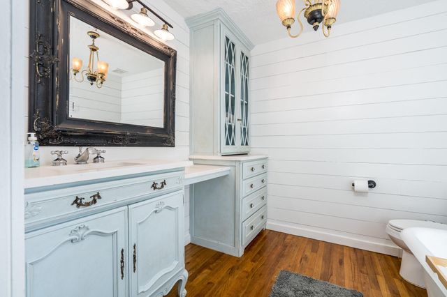 306 Baker Drive, Tomball, TX 77375