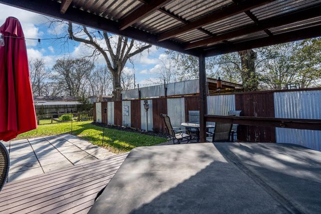 306 Baker Drive, Tomball, TX 77375