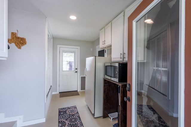 306 Baker Drive, Tomball, TX 77375