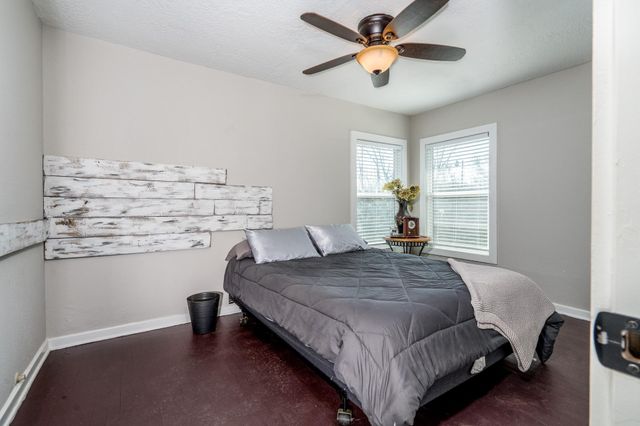 306 Baker Drive, Tomball, TX 77375