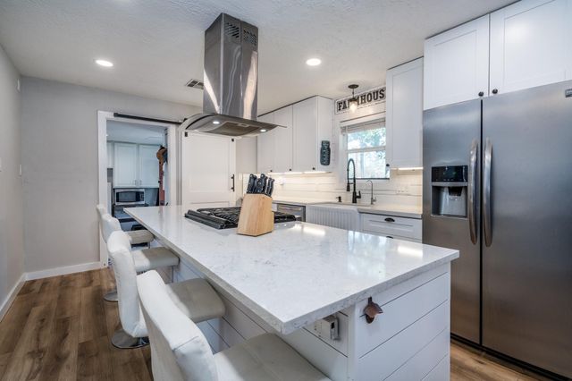 306 Baker Drive, Tomball, TX 77375