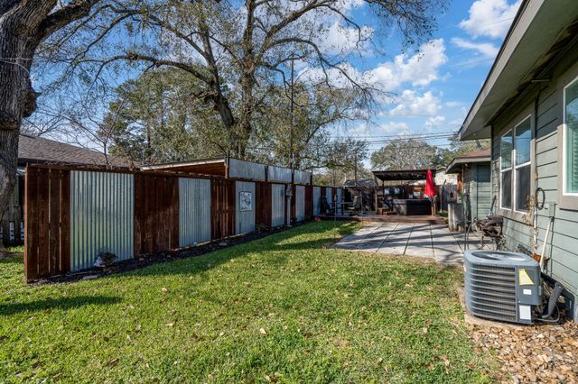 306 Baker Drive, Tomball, TX 77375