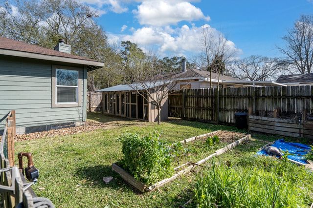 306 Baker Drive, Tomball, TX 77375