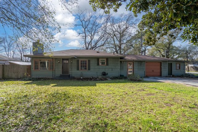 306 Baker Drive, Tomball, TX 77375