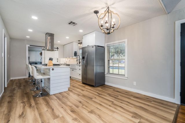 306 Baker Drive, Tomball, TX 77375