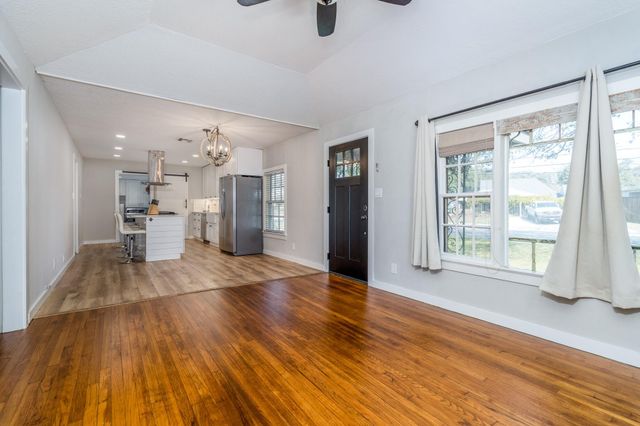 306 Baker Drive, Tomball, TX 77375