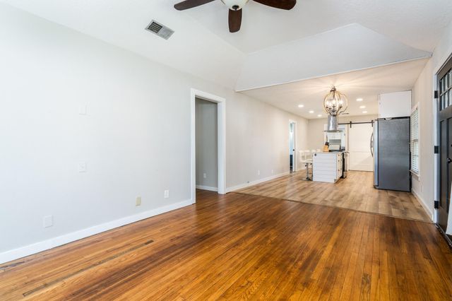 306 Baker Drive, Tomball, TX 77375