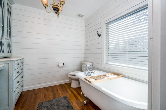 306 Baker Drive, Tomball, TX 77375