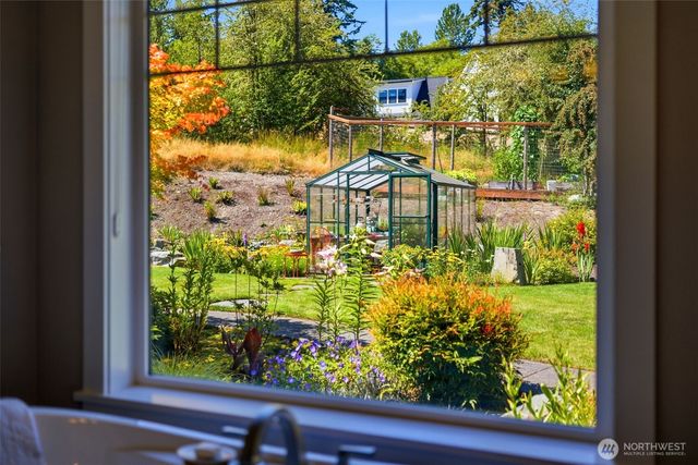 1076 12th Avenue, Fox Island, WA 98333