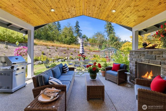 1076 12th Avenue, Fox Island, WA 98333