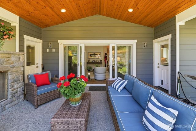 1076 12th Avenue, Fox Island, WA 98333