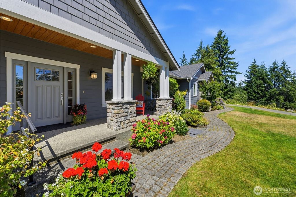 1076 12th Avenue, Fox Island, WA 98333