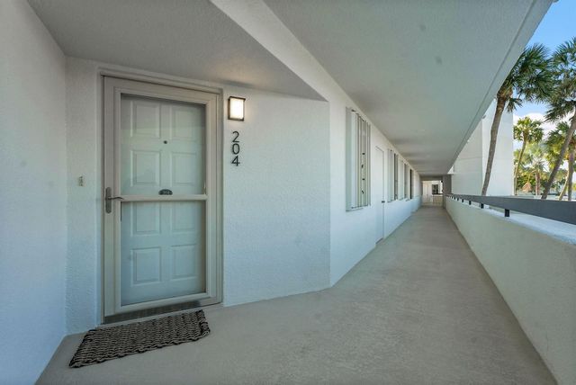 19800 Sandpointe Bay Drive 204, Tequesta, FL 33469