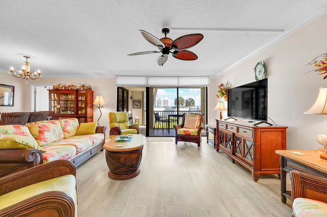 19800 Sandpointe Bay Drive 204, Tequesta, FL 33469