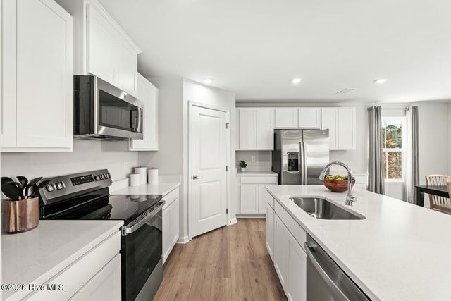 845 Haw Creek Avenue NE, Winnabow, NC 28479