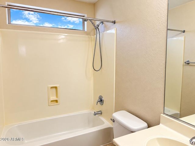 38564 N BEVERLY Avenue, San Tan Valley, AZ 85140