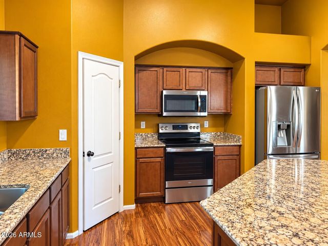 38564 N BEVERLY Avenue, San Tan Valley, AZ 85140