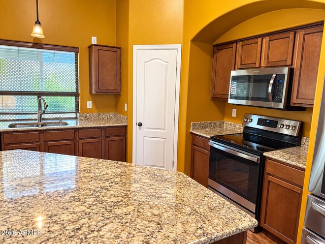 38564 N BEVERLY Avenue, San Tan Valley, AZ 85140