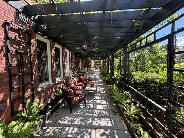 72 Union Avenue, Saratoga Springs, NY 12866