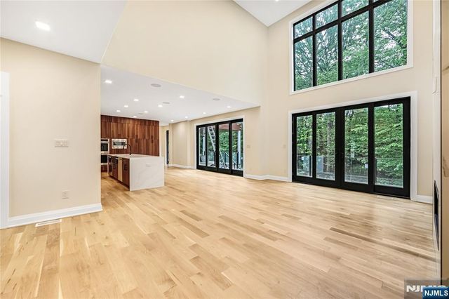 10 Big Ramapo Road, Saddle River, NJ 07458