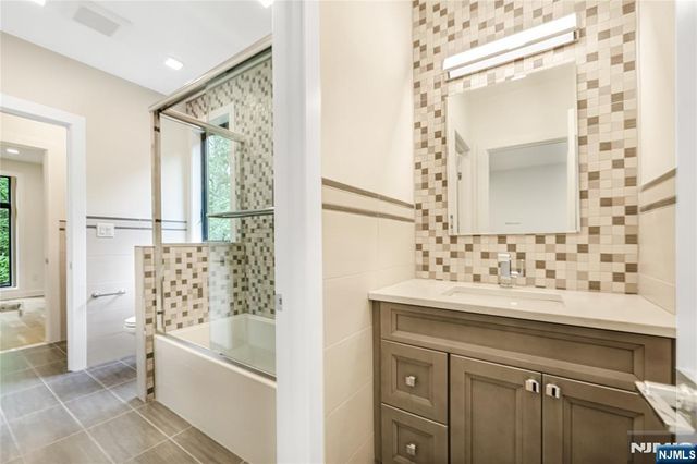 10 Big Ramapo Road, Saddle River, NJ 07458