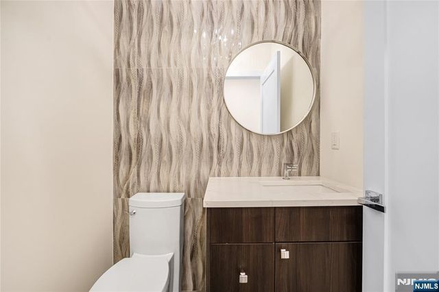 10 Big Ramapo Road, Saddle River, NJ 07458