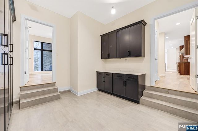 10 Big Ramapo Road, Saddle River, NJ 07458