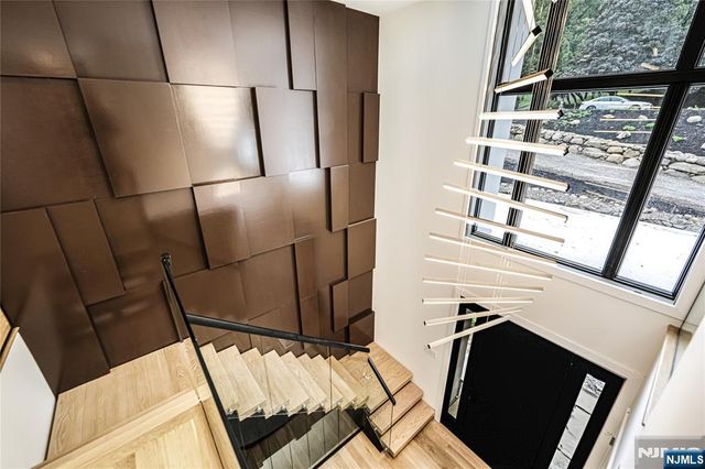 10 Big Ramapo Road, Saddle River, NJ 07458