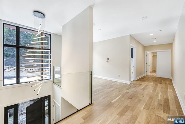 10 Big Ramapo Road, Saddle River, NJ 07458