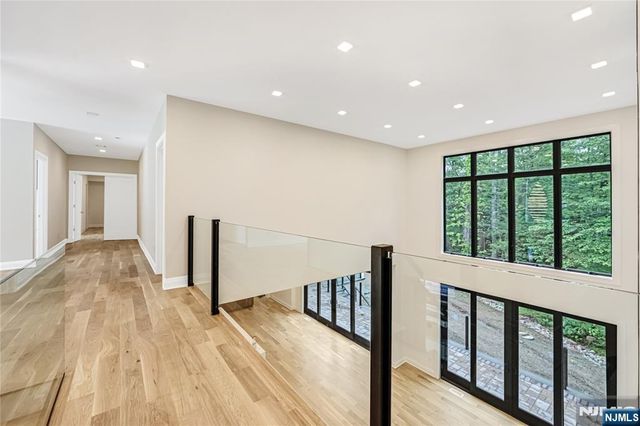 10 Big Ramapo Road, Saddle River, NJ 07458