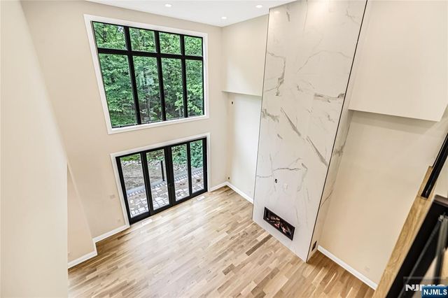 10 Big Ramapo Road, Saddle River, NJ 07458