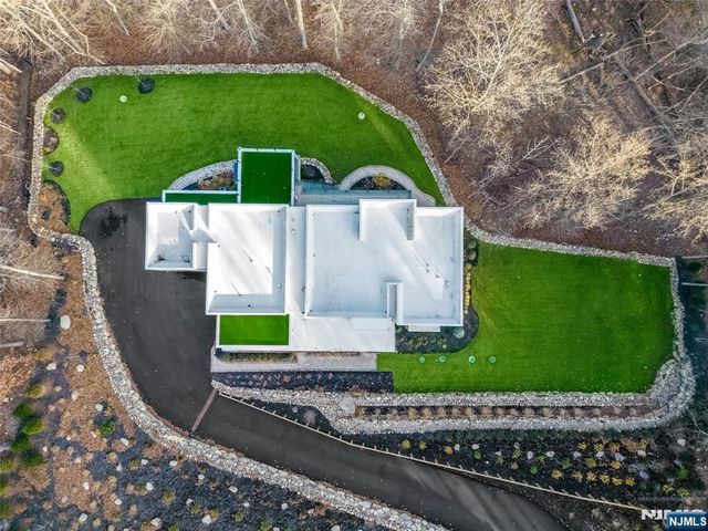 10 Big Ramapo Road, Saddle River, NJ 07458