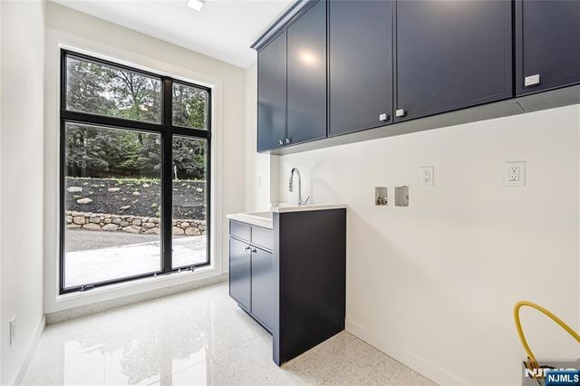 10 Big Ramapo Road, Saddle River, NJ 07458