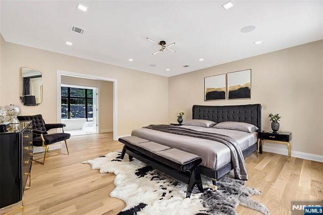 10 Big Ramapo Road, Saddle River, NJ 07458