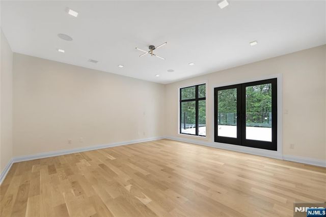 10 Big Ramapo Road, Saddle River, NJ 07458