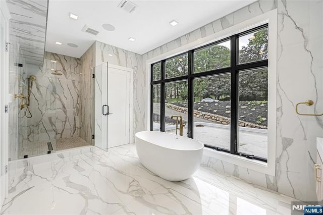 10 Big Ramapo Road, Saddle River, NJ 07458