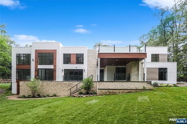 10 Big Ramapo Road, Saddle River, NJ 07458