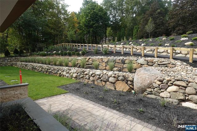 10 Big Ramapo Road, Saddle River, NJ 07458