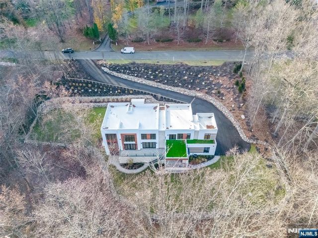 10 Big Ramapo Road, Saddle River, NJ 07458
