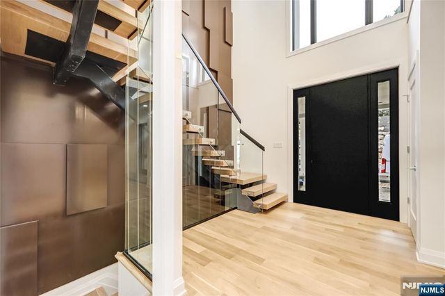 10 Big Ramapo Road, Saddle River, NJ 07458