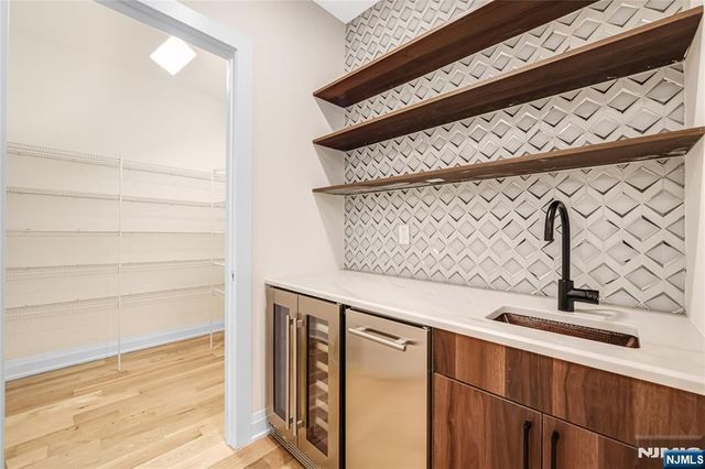 10 Big Ramapo Road, Saddle River, NJ 07458